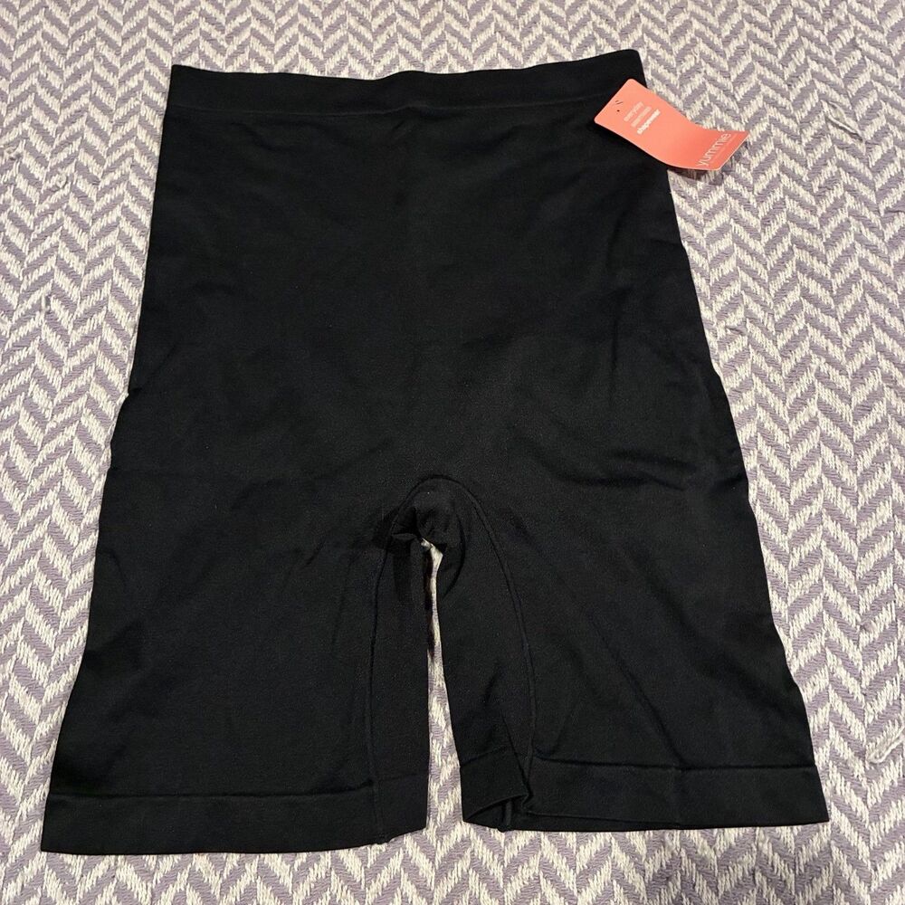 Yummie Women's High-Waist Thigh Shaper BLACK Size Medium NWT $44 - Picture 2 of 8